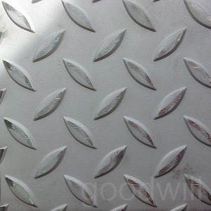 Лист нержавеющий рифленый Чечевица AISI 304 х/к 3х1000х2000 в Екатеринбурге